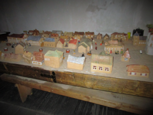 Some of the clay sculptures that were made by children. Photo Credits: http://urbanlabsce.eu/a-new-light-shines-for-the-memory-of-jewish-poland/ ; photo of the clay model of Sejny, Poland